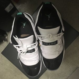 Air Jordan 11 Low *Emerald*